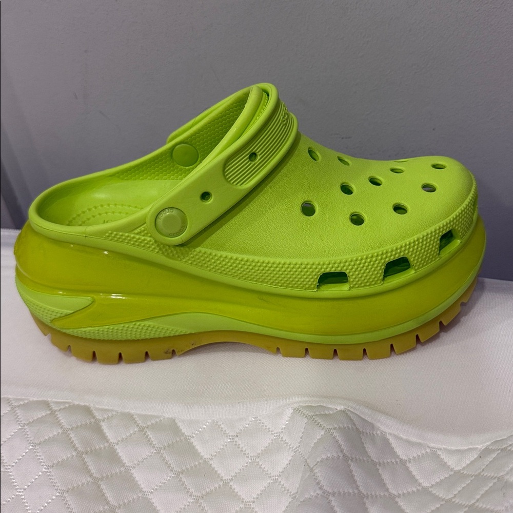 CROCS Platform Clog in Neon Lime Green
